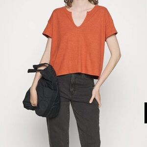 BNWT Madewell Burnt Orange Vneck Tshirt